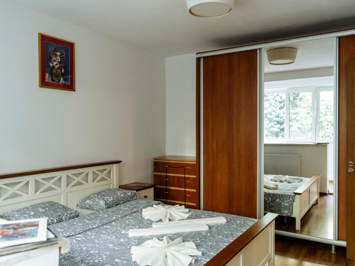 Old Town Historic Apartment With Backyard Mini Park Bucarest Extérieur photo