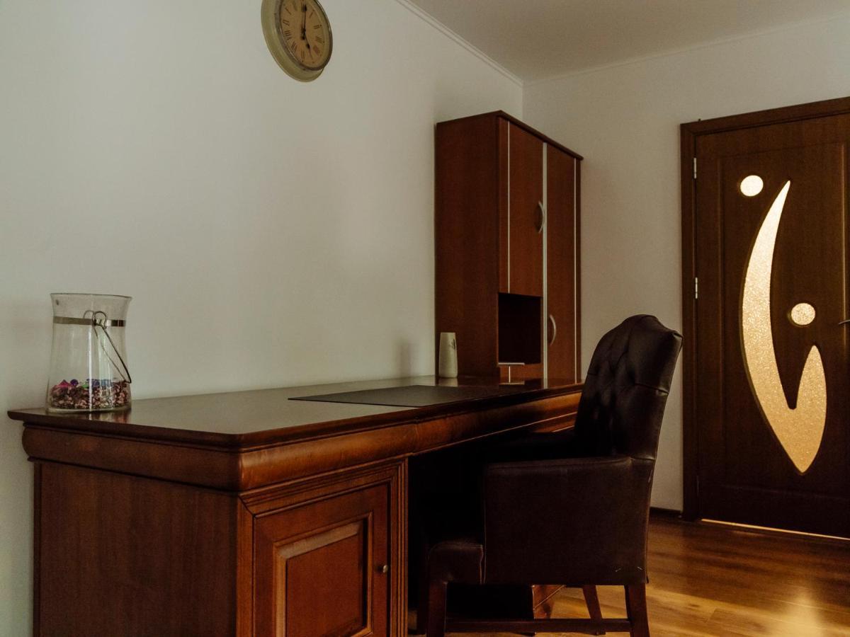 Old Town Historic Apartment With Backyard Mini Park Bucarest Extérieur photo