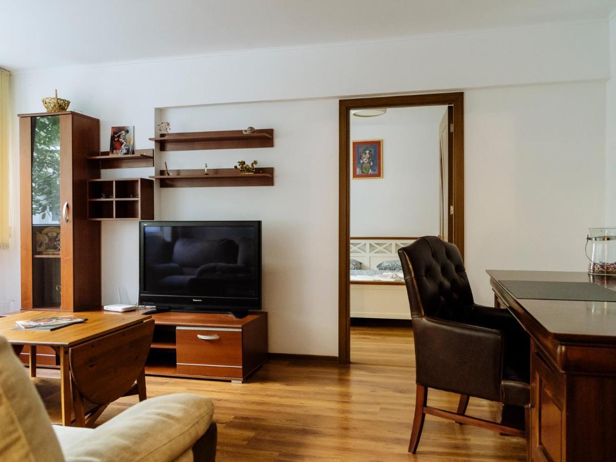 Old Town Historic Apartment With Backyard Mini Park Bucarest Extérieur photo